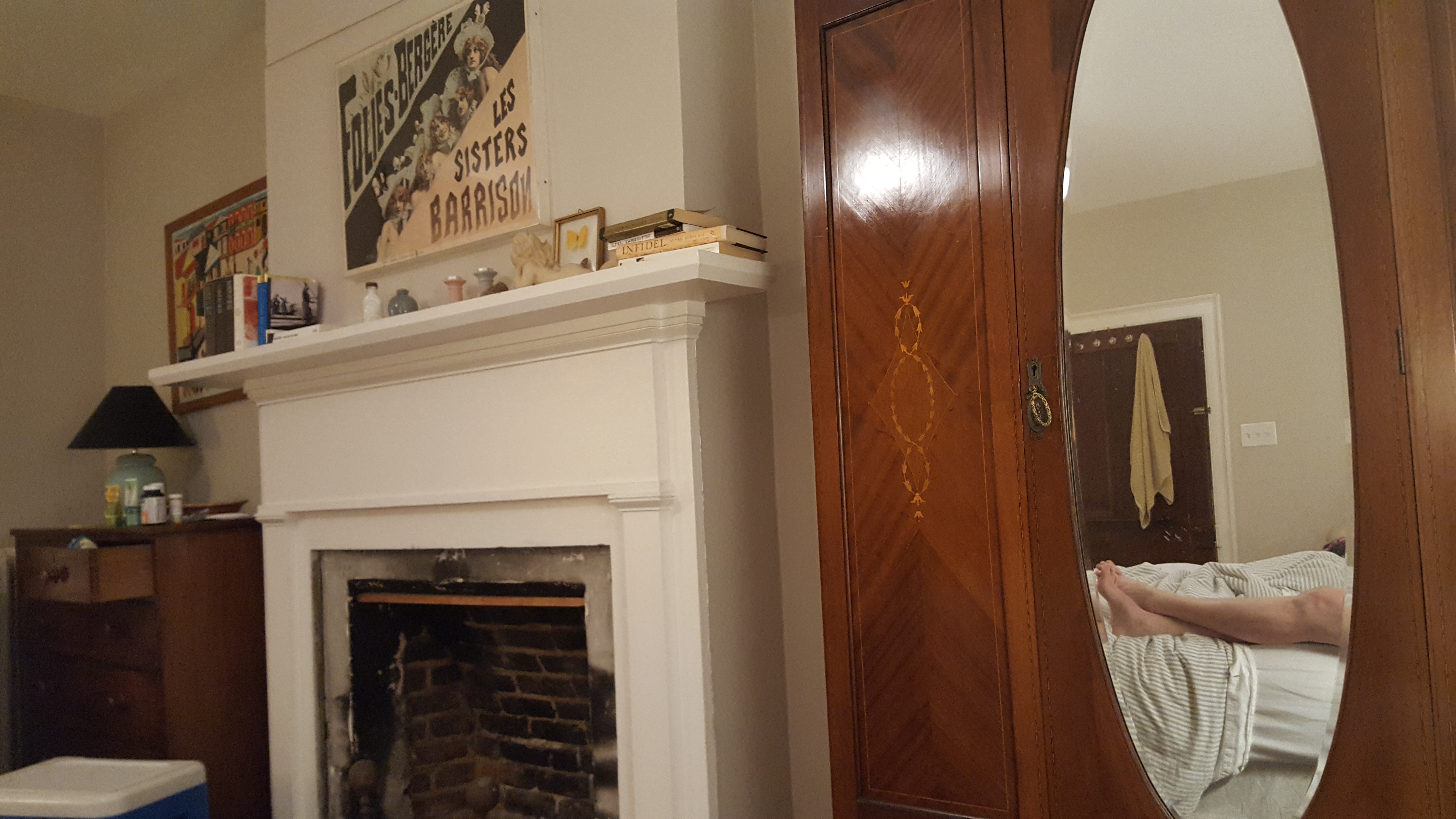 Porches bedroom - legs